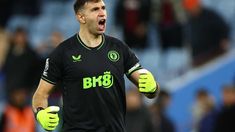 El Dibu Martínez y una nueva tapada para evitar el gol en Aston Villa. El Dibu Martínez y una nueva tapada para evitar el gol en Aston Villa.