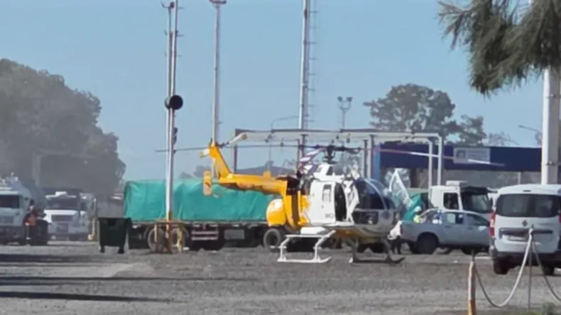 El operativo de emergencia incluyó un helicóptero para asistir a las personas afectadas.