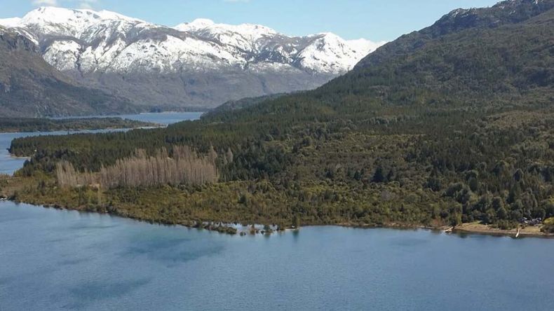 Este pueblo queda junto a un lago único en el mundo.