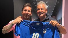 Baggio le regaló su camisera del Mundial 90 con la número 10 a Lionel Messi Baggio le regaló su camisera del Mundial 90 con la número 10 a Lionel Messi