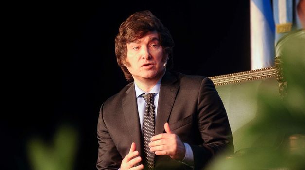 Javier Milei fue denunciado en el Consejo Profesional de Ciencias Económicas por calificar al peso de excremento.