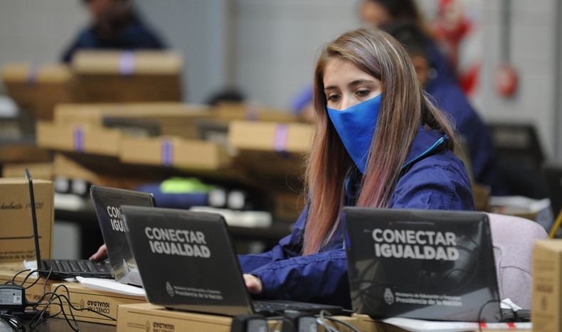 El Programa Conectar Igualdad tiene como objetivo reducir la brecha social y tecnología y está destinado tanto para alumnos como docentes.