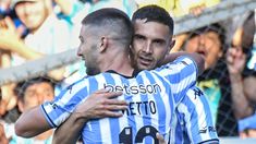 Maravilla abraza a Vietto: el goleador metió un doblete y erró un penal. Maravilla abraza a Vietto: el goleador metió un doblete y erró un penal.