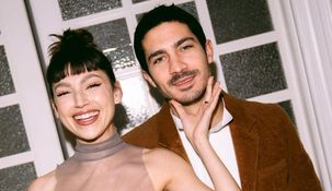 Corberó mostró la camiseta argentina que Chino Darín le compró a Dante. Corberó mostró la camiseta argentina que Chino Darín le compró a Dante.