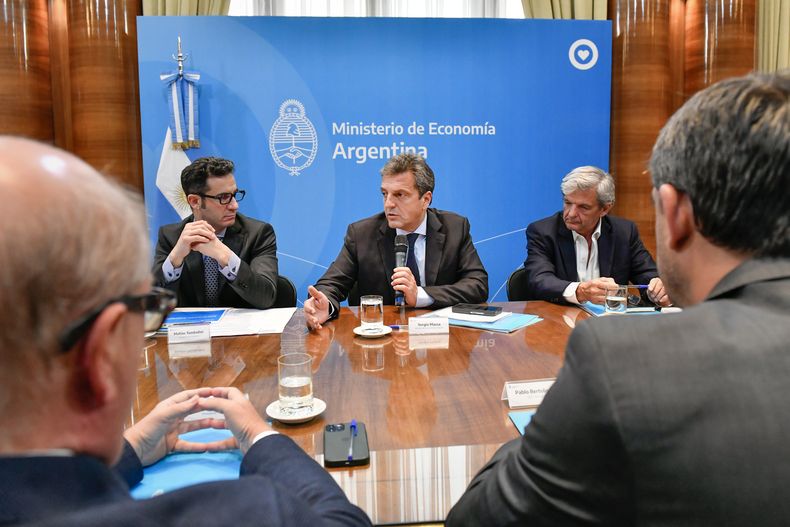 Sergio Massa junto a Matías Tombolini.