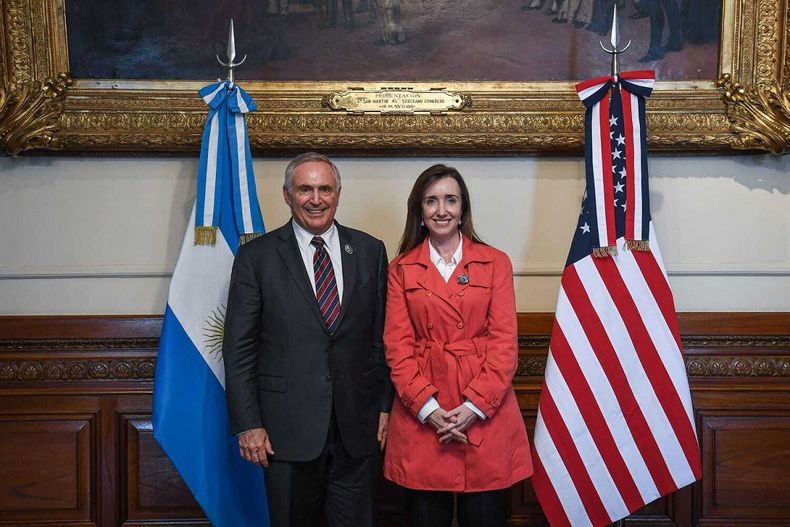 Marc Stanley y Victoria Villarruel.