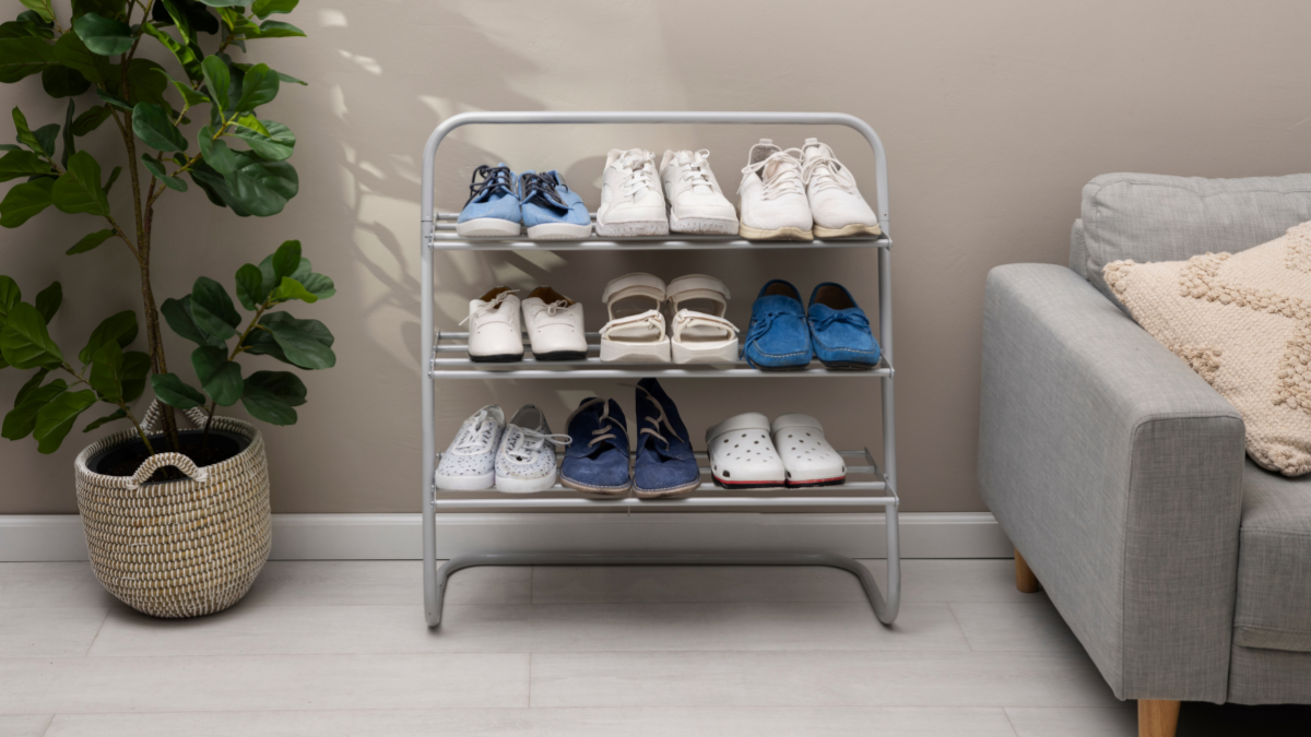 Adiós al desorden de zapatillas: la nueva tendencia que deja los espacios de la casa limpios