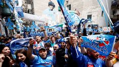 Los hinchas de Napoli coparon las calles de Údine y para festejar el título Los hinchas de Napoli coparon las calles de Údine y para festejar el título