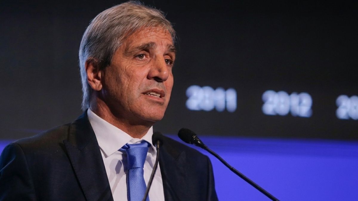 Luis Caputo anticipó que la inflación de mayo será más baja que abril y respaldó el plan económico: 
