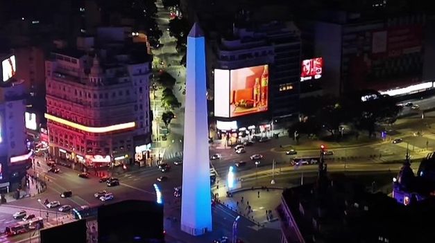 El Obelisco porteño con los colores de la Selección.