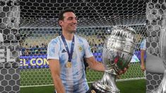 Con Scaloni al mando, la Selección Argentina obtuvo la Copa América en 2021 y cortó la sequía de títulos. Con Scaloni al mando, la Selección Argentina obtuvo la Copa América en 2021 y cortó la sequía de títulos.