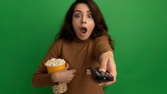 La franquicia Love Is Blind es tan popular en EE. UU. que Netflix decidió expandir el reality show a múltiples spin-offs en todo el mundo. La franquicia Love Is Blind es tan popular en EE. UU. que Netflix decidió expandir el reality show a múltiples spin-offs en todo el mundo.