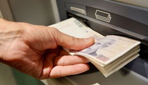 El bancario realizó cuatro extracciones de $20 mil.