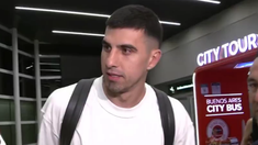 Battaglia habló brevemente con la prensa y dejó un mensaje para los hinchas. Battaglia habló brevemente con la prensa y dejó un mensaje para los hinchas.