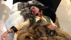 Ricardo Fort tapado por pieles: imágenes y debate por la protección animal Ricardo Fort tapado por pieles: imágenes y debate por la protección animal