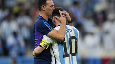 Lionel Messi junto a Lionel Scaloni. Lionel Messi junto a Lionel Scaloni.