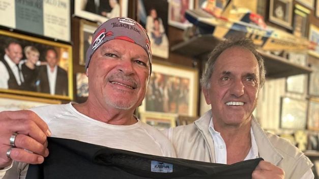Alfa de Gran Hermano sonriente junto a Daniel Scioli: Encuentro de amigos