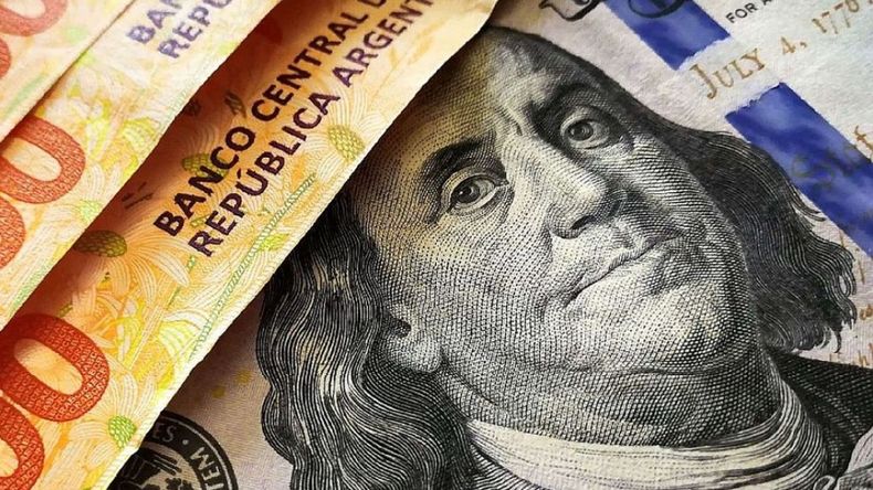 La idea de la CTA es atar el salario mínico con el dólar.