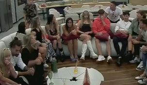 Axel dejó la casa de Gran Hermano. Axel dejó la casa de Gran Hermano.