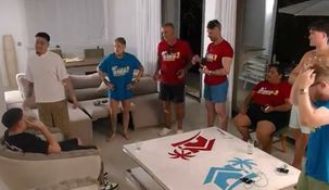 El famoso ganador de Gran Hermano abandonó La casa de los gemelos.