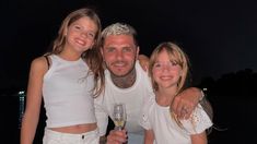 Mauro Icardi se descargó en sus redes y se opusó a que sus hijas vivan en el país. Mauro Icardi se descargó en sus redes y se opusó a que sus hijas vivan en el país.