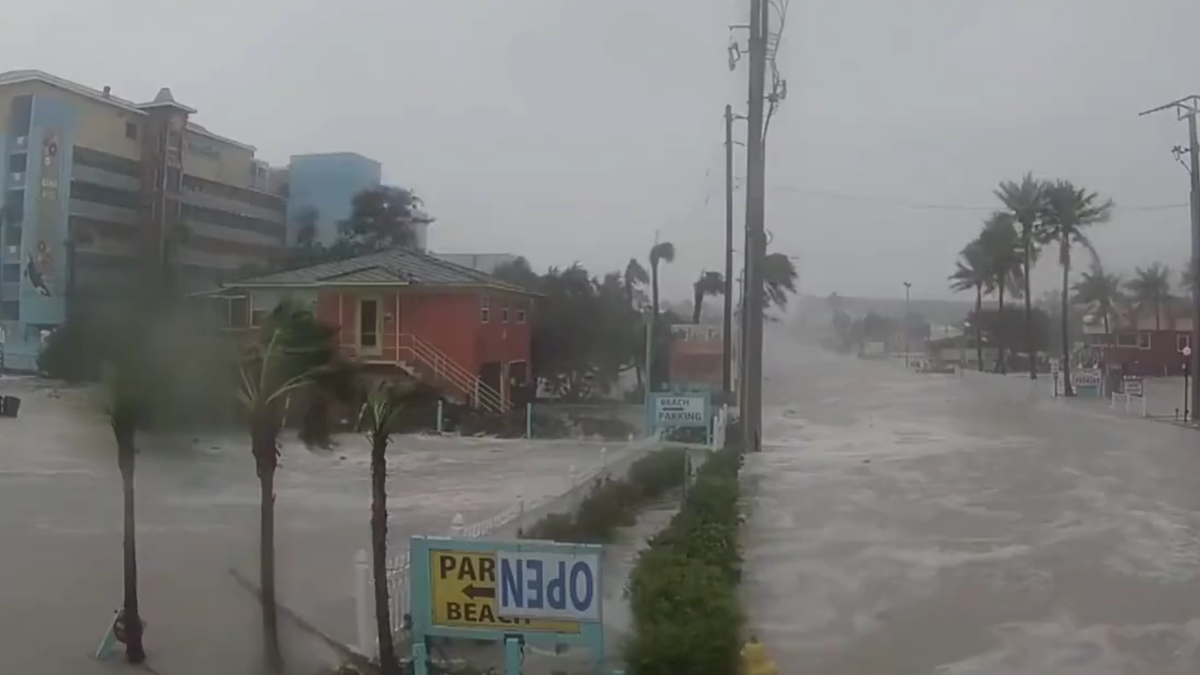 Alerta máxima por la llegada del huracán Milton a Florida: advierten que será el más violento de los últimos 100 años thumbnail