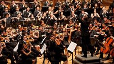 Jorge Calandrelli era un compositor, arreglador, director y pianista argentino que fue 29 veces nominado a los Premios Grammy y ganó 6
