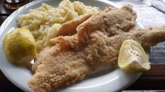 El bodegón barato de Buenos Aires que es muy tanguero y tiene platos ricos. El bodegón barato de Buenos Aires que es muy tanguero y tiene platos ricos.