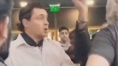 Simpatizantes de Milei atacaron un stand de la comunidad LGBTIQ+ en la Feria del Libro de Mendoza Simpatizantes de Milei atacaron un stand de la comunidad LGBTIQ+ en la Feria del Libro de Mendoza