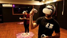MetaPark ofrece una experiencia de realidad virtual inmersiva con cascos inalámbricos y sonido envolvente que aísla por completo del entorno.