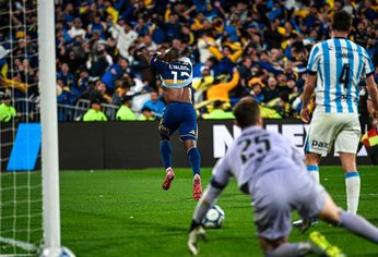 Enner Valencia anotó tres goles para Boca contra Racing.