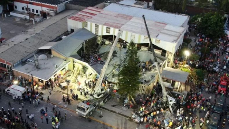 La impactante imagen de la iglesia que sufrió el derrumbe.