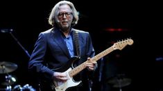 El cantante tiene 77 años. El cantante tiene 77 años.