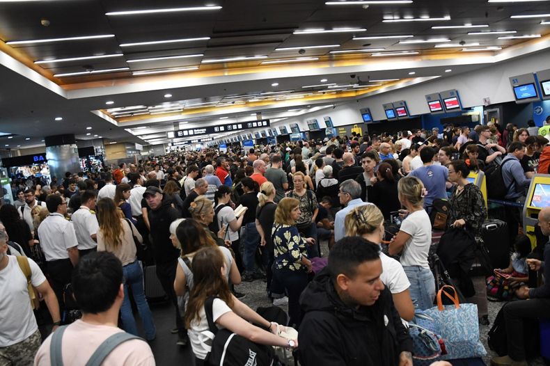 El Gobierno advirtió a los gremios aeronáuticos por las asambleas.