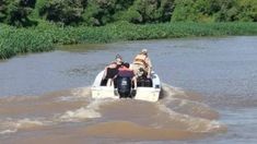 El cuerpo de la víctima es buscado en el Río Paraná y su homicida se encuentra prófugo. El cuerpo de la víctima es buscado en el Río Paraná y su homicida se encuentra prófugo.