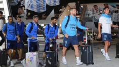 Los jugadores, encabezados por Messi, llegaron a Qatar. Los jugadores, encabezados por Messi, llegaron a Qatar.