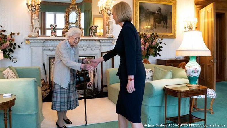 Y justamente con Liz Truss es la última imagen de la Reina Isabel II con vida.