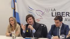 Milei estuvo acompañado por Carolina Píparo y Ramiro Marra.