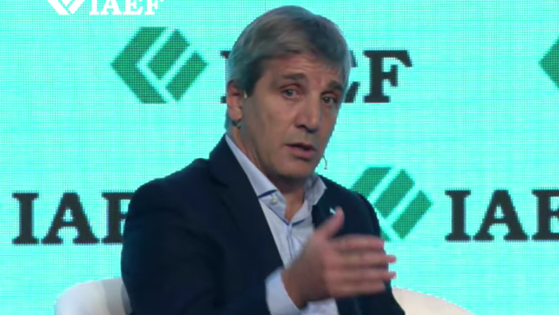 Caputo estuvo en el Centro de Convenciones de Bueno Aires.