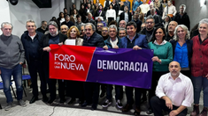 Los referentes opositores al Gobierno en el Foro por una Nueva Democracia Política y Económica. Los referentes opositores al Gobierno en el Foro por una Nueva Democracia Política y Económica.