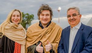 Javier y Karina Milei junto a Raúl Jalil.&nbsp; 