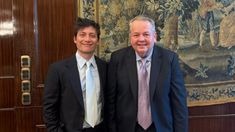 Santiago Caputo junto a Barry Bennett. Santiago Caputo junto a Barry Bennett.