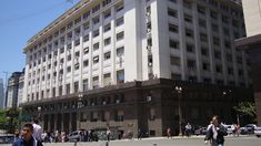 En abril la recaudación fiscal aumentó casi un 58% interanual y superó los $13 billones. En abril la recaudación fiscal aumentó casi un 58% interanual y superó los $13 billones.