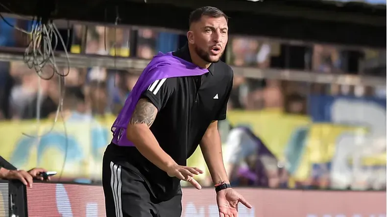 El entrenador de Riestra es el décimo que deja el cargo en lo que va del año. 