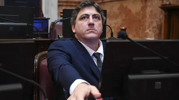 Francisco Paoltroni, de La Libertad Avanza, cuestionó el método de votación del aumento salarial de los senadores.