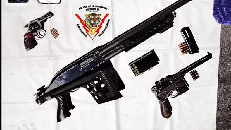 Se secuestraron distintas armas y municiones.