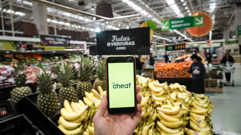 A través de su aplicación, supermercados, restaurantes, panaderías y otros comercios publican excedentes en óptimas condiciones, mientras los usuarios acceden a estas ofertas con descuentos que oscilan entre el 50% y el 65%.  