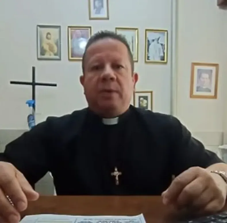 El padre Elkin solicitó datos para recuperar su bicicleta. El padre Elkin solicitó datos para recuperar su bicicleta.