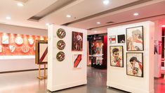 La muestra en el Museo River cuenta con diversas obras con fines benéficos. La muestra en el Museo River cuenta con diversas obras con fines benéficos.