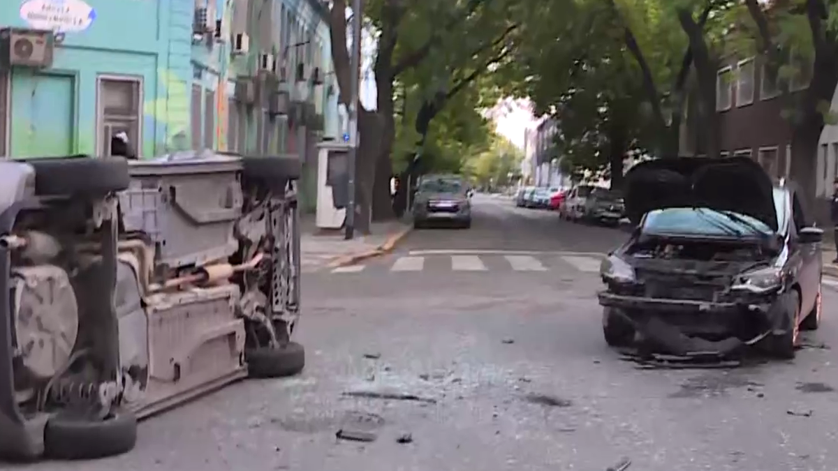 Choque y vuelco en Barracas: uno de los autos iba a contramano